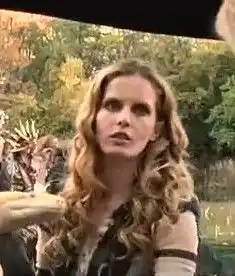 穿普拉达的女王里的一个角色,谁认识啊