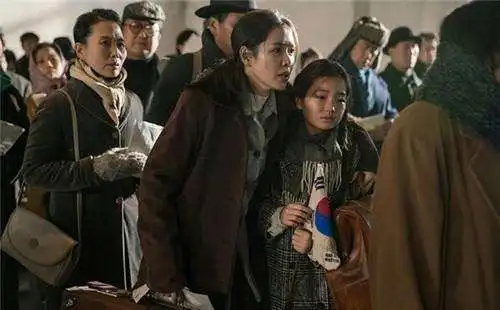 清朝末代公主,13岁被送去日本做人质,却遭日军摧残,变成痴呆
