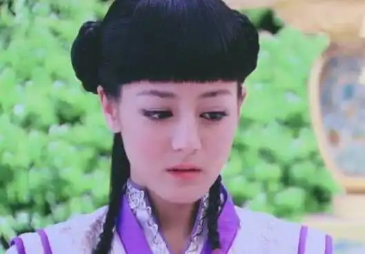 迪丽热巴越来越精致了,6年前出演芙蕖剧照被扒,堪比整容
