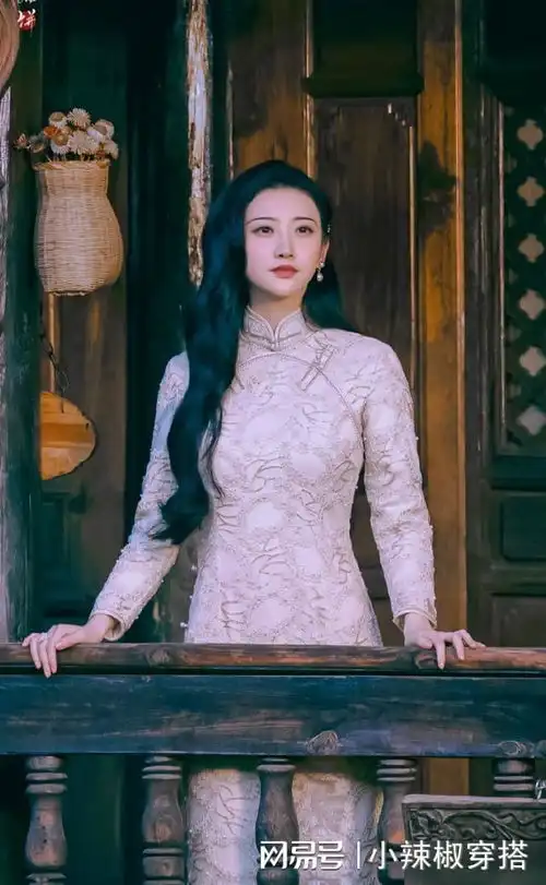 司藤让旗袍彻底火了,尽显东方女性韵味,配上高跟鞋女神气质绝了