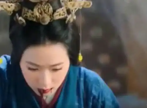 皇帝玩得正起兴,皇后却跑来发牢骚,皇帝一听立马将其赐死