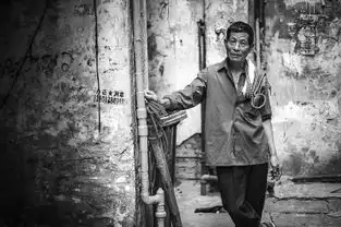 何苦只要脚踏实地打拼终会拥抱幸福