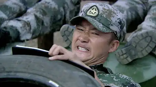 特种兵上理论课,竟敢谈论女教官的身材,女人发起狠来谁也吃不消
