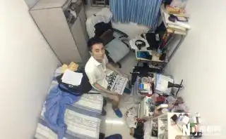 高清日本男子蜗居5平房屋成蚁族
