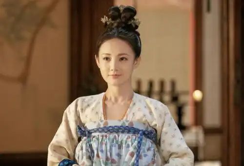 李一桐果真是捧不红体质,半年上了4部新剧,但全都扑了
