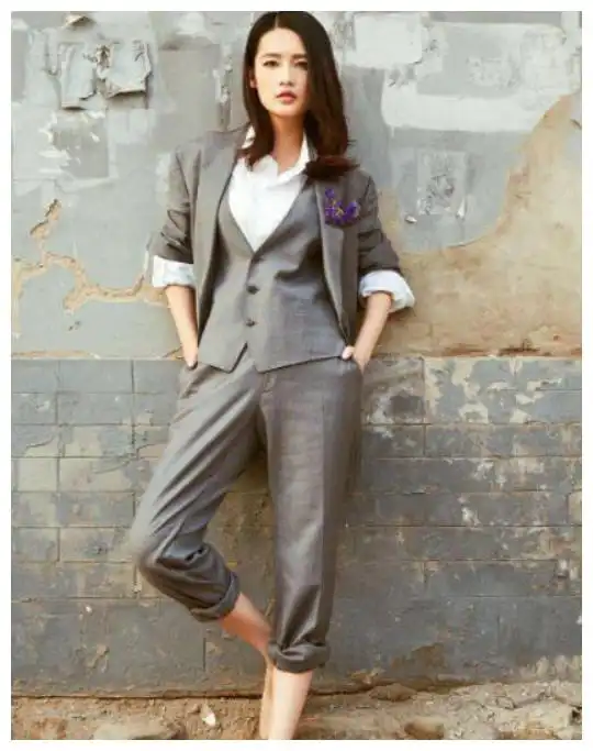 女生穿西装真的很上镜秋冬西装照着穿法则,凹时髦感挺简单

