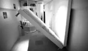 研究生用集装箱改装智能蜗居
