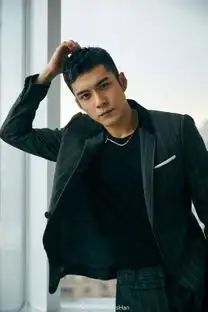 韩东君不顾身后禁烟标识,站街头抽烟引争议
