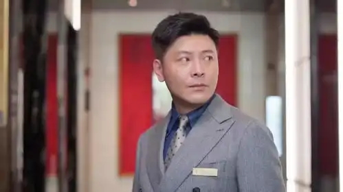 欢乐颂4经理瞧不上朱喆,因手下人失误,被老总要求向她道歉
