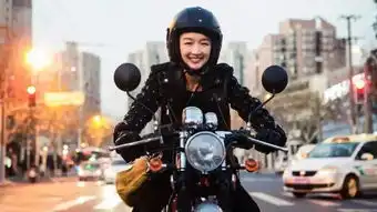 当明星大妞遇上机车,哪个是你的最爱