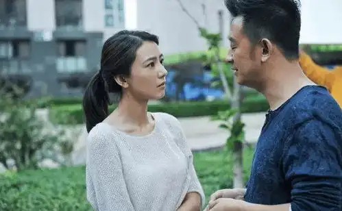 拽什么拽,再横让我儿子一脚把你蹬了结果婆婆一家被扔出婚房
