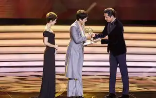 倪大红喜提影帝,王劲松怼背台词求表扬的演员不要脸这届白玉兰hin热闹
