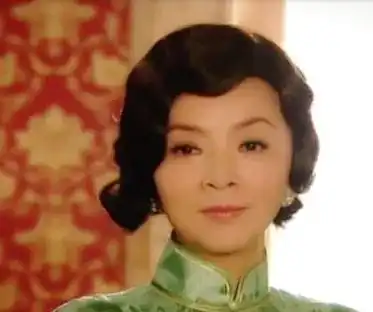 名媛望族钟家二太太爱新觉罗尔嫣
