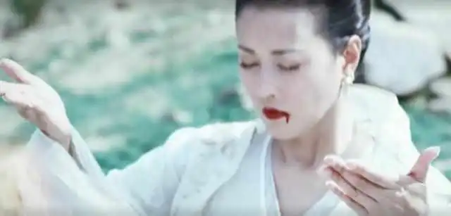 香蜜天后下场凄惨,被润玉五雷轰顶削去仙骨,永世不得升仙