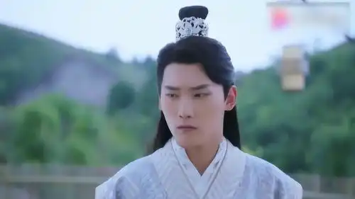 双世宠妃2白发爷爷奉劝连城回现代保命,曲大人发现修炼秘籍