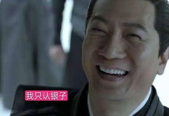 汤唯机场照曝光,夹克配牛仔裤嫩回30,跨国婚姻丈夫宠溺很幸福