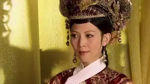 甄嬛传皇后在宝华殿为太后祈福的时候,香接连断了两次接着一向端庄的皇后扭伤了脚抱歉我笑了
