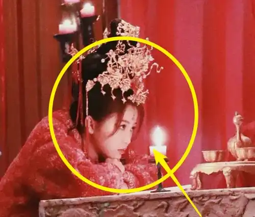 虞书欣新剧婚服撞衫赵丽颖,细看二人状态,相差8岁让人不敢信
