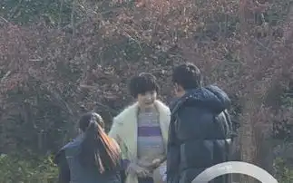 杨幂粉嫩透视裙现身北影节美腿若隐若现休闲养生
