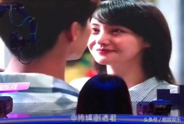 郑爽马天宇新剧吻戏甜蜜曝光,网友这狗粮真是让人猝不及防