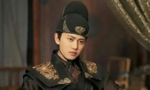 男星同穿飞鱼服任嘉伦帅气张震凌厉,朱亚文被笑厂里厂气