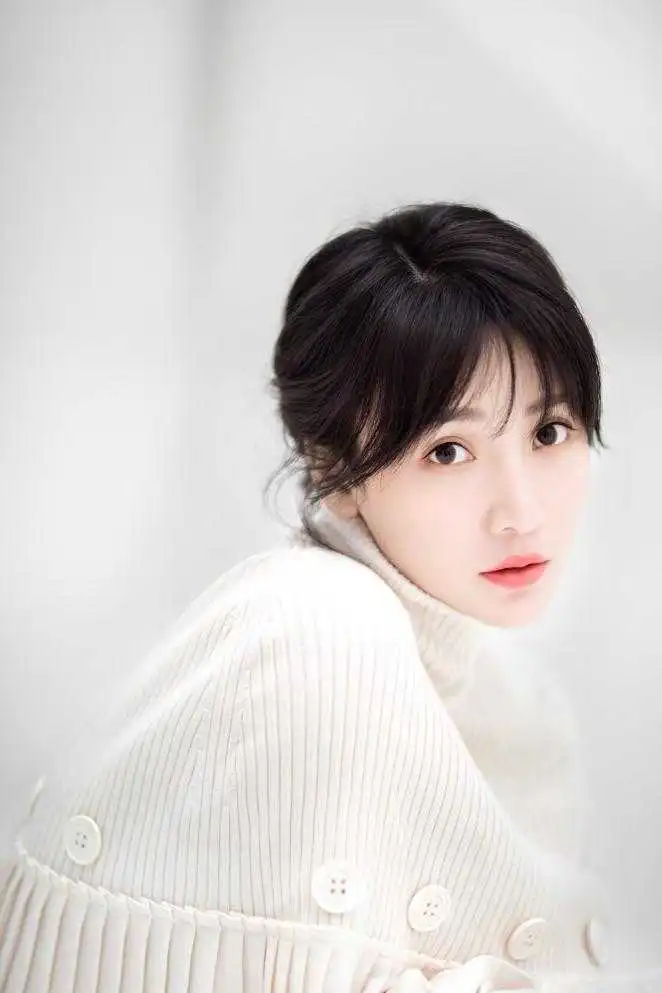 柳岩被批借胸上位,她竟然这样回应