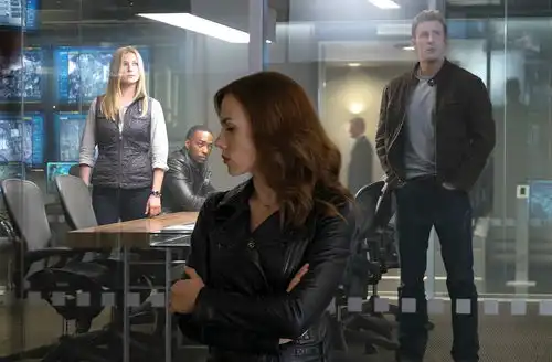 斯嘉丽首部黑寡妇娜塔莎的成长之路第三代黑寡妇登场
