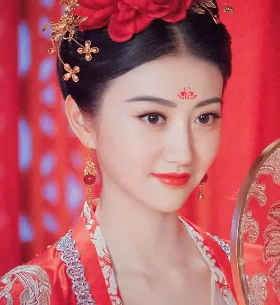 那些年穿红衣的女明星,鞠婧祎赵丽颖上榜,谁更惊艳了你呢
