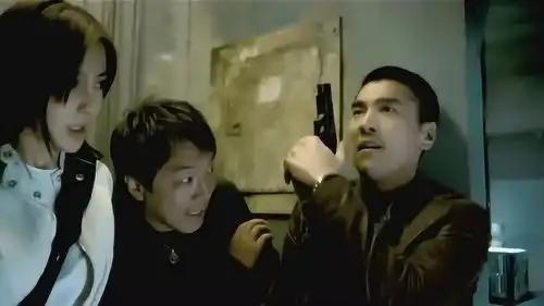 痞子英雄众人正在混战,吴英雄却一把保护范宁,太暖心
