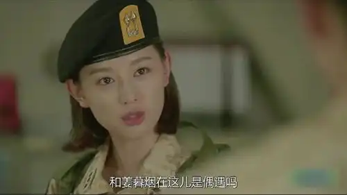 太阳的后裔兵哥哥和学妹在办公室聊天,女友不放心,竟趴在门上用听诊器偷听
