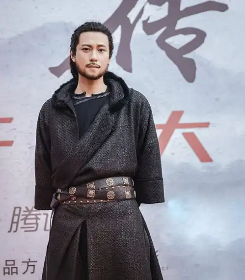 秦俊杰带来一部金庸武侠剧,化身少年英雄,坐拥两大实力女神