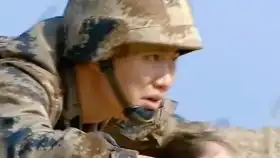 我是特种兵吴京制服跆拳道高手女教官,逃脱医务室
