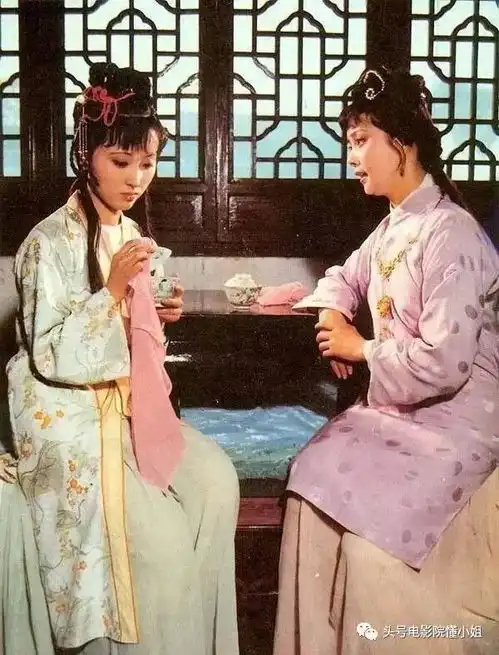 87版红楼梦又重聚,贾宝玉感谢袭人,53岁薛宝钗缺席晒美颜照
