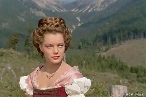 茜茜公主孕期绝食维持小蛮腰,老照片展现迷人身材