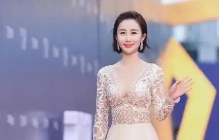 堪称圈内最干净的女人,30岁单身无人娶,气质大方貌美如花
