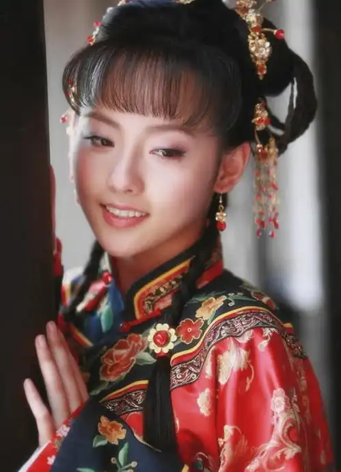 张嘉倪6个古装造型,还珠垫底延禧第三,最美的是部烂片
