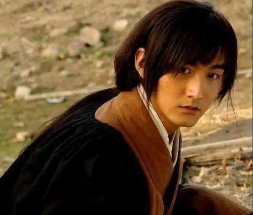 他曾出演仙剑三被人熟知,演技不输胡歌,如今新片上映备受关注