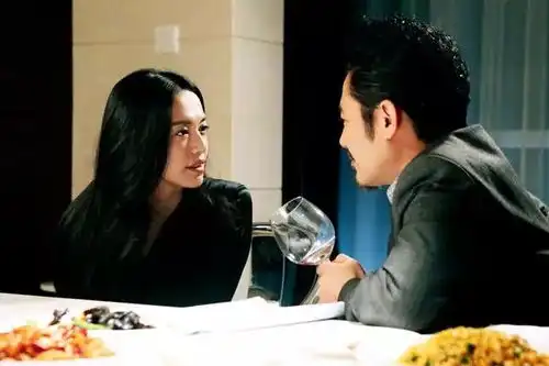 离婚律师剧照栗娜