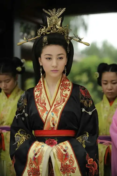 范蠡和西施,不像乱世中的恋人,更像乱世烽火中的战友
