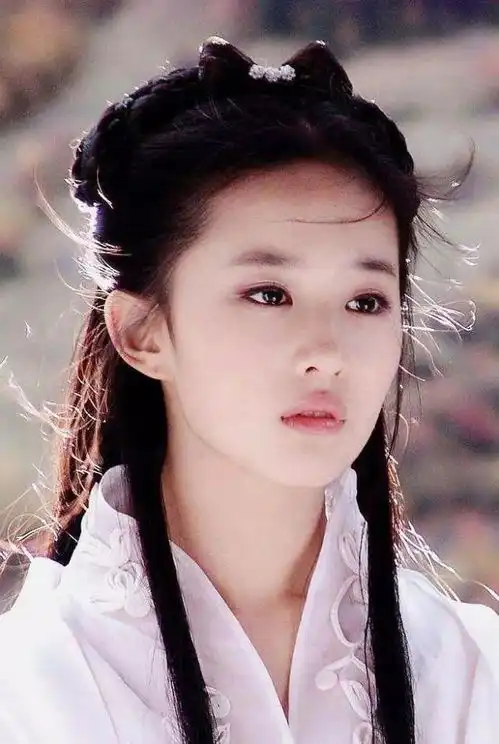 李若彤刘亦菲陈妍希三代小龙女古装有特点,旗袍谁更美
