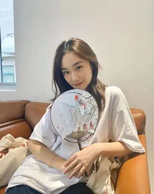 孙俪妹妹进入北电后晒近照秒变女神,上大学后颜值和气质更出众