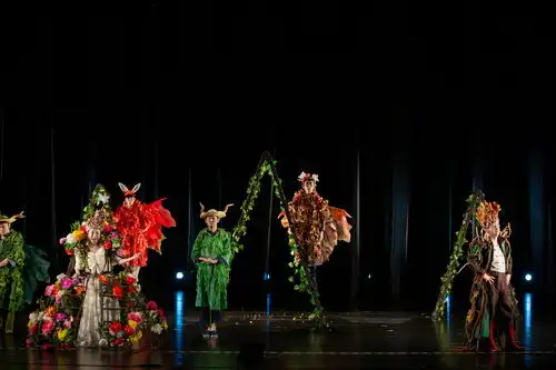 民俗喜剧仲夏夜之梦在滨州保利大剧院成功上演
