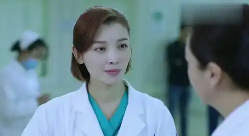 急诊科医生刘主任劝诫乔娜当医生可以害怕,但绝不能嫌弃病人
