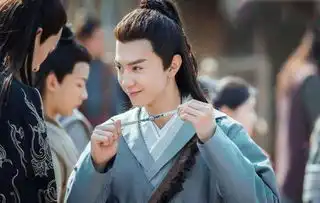 在芈月传中靠颜值走红,在罗晋版封神演义中女扮男装
