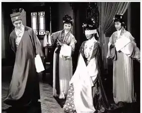 她是20世纪中国男人的梦中情人,是上帝赏赐给人间的艺术品,是金庸苦苦追求60年而不得的人