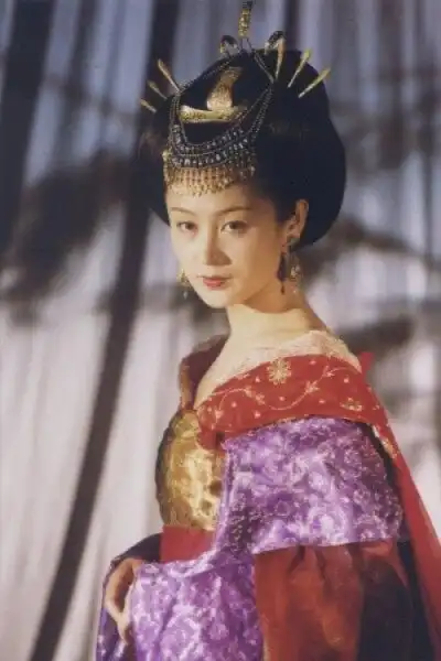 她曾和张国荣一起吃火锅,以为是路人,原来是惊艳一个时代的女星

