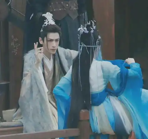 古装天花板罗云熙再曝新造型,却被吐槽像网游,这次真翻车了
