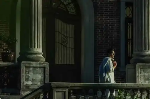 第一炉香原著葛薇龙自甘堕落,终究是忽视了人性