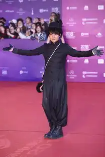 陈志朋造型还是一如既往的辣眼睛网友画风已经无法描述