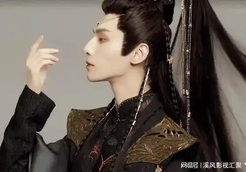长月烬明新造型曝光,罗云熙的魔神帅哭,白鹿最爱桑酒婚服
